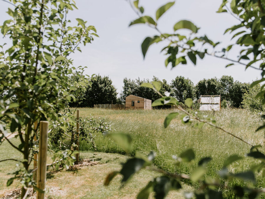 Mown meadows and luxury glamping just 40 mins from London, ideal for family or friends gatherings and workplace retreats.